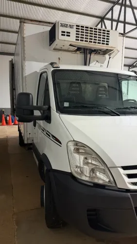 Iveco Daily Chassi 70C16 Baú refrigerado apenas 21 mil km rodados