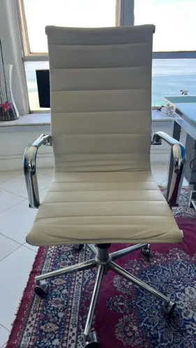 Mudança para o Exterior - Venda de 5 Cadeiras Executivas! O preço é por unidade.