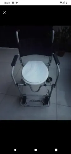 Cadeira de roda e cadeira de banho
