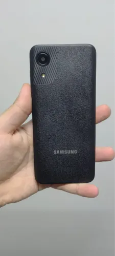 Celular impecável novo sem marcas de uso