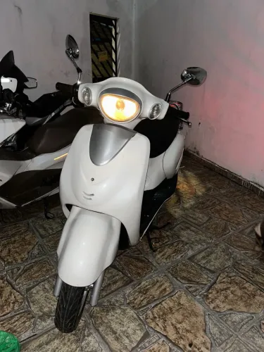 Vendo ou faço rolo em moto AUTOMÁTICA