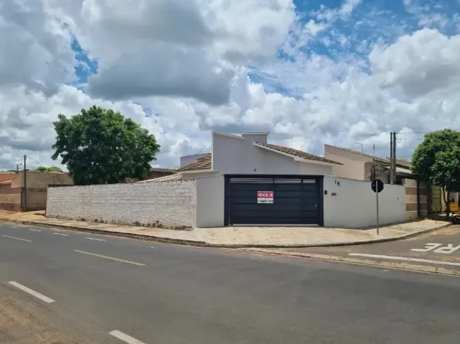 Dracena/SP, Casa de Esquina com Terreno de 319,74m², próximo a ABD
