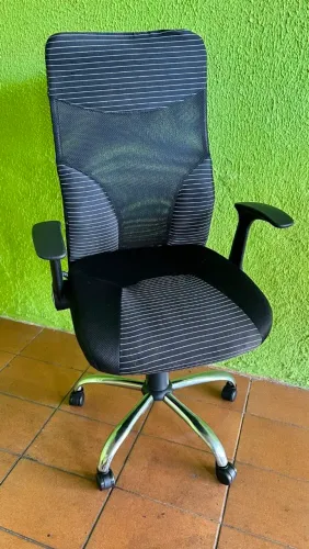 Vendemos cadeira de escritório giratória reformadas