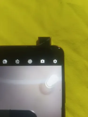 Moto one hayoer 128gb  marcas ade uso mais funciona tudo 