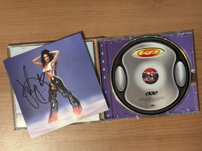 CD Katy Perry - 143 (AUTOGRAFADO)