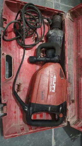 Martelete Rompedor HILTI AVR 1500 220V com maleta, ponteiro e talhadeira