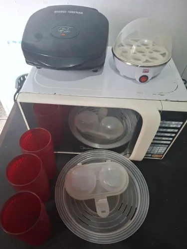 1 micro-ondas Midea 20L + 1 grill George Foreman + cozedor ovos + kit cozinha