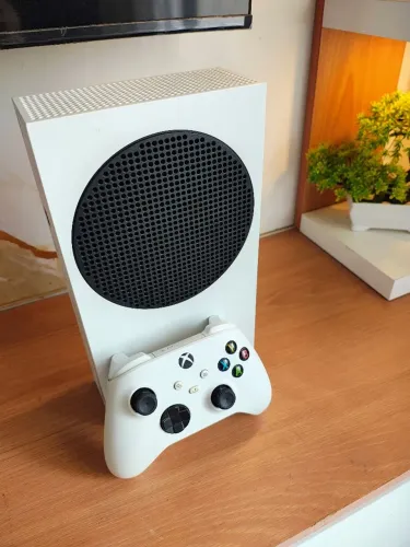 Xbox Séries S - Garantia - Vendo Troco