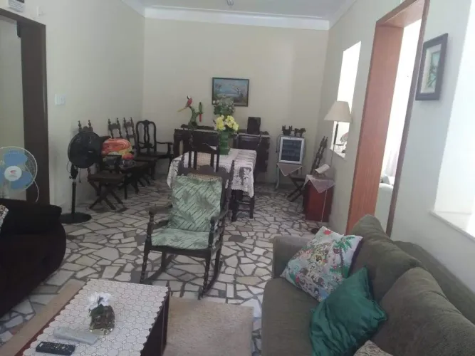 SÍTIO com 10.000 m²,9 lotes.Todo murado .Vista Dedo de Deus .1) Casa sede 3 quartos ,uma s