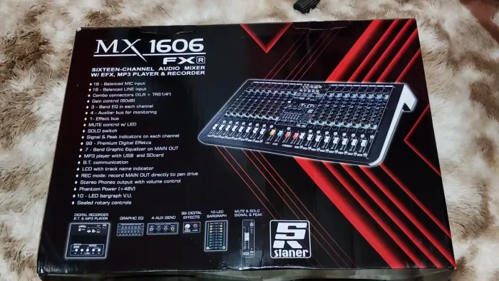 Vendo essa mesa de som semi nova via bluetooth 