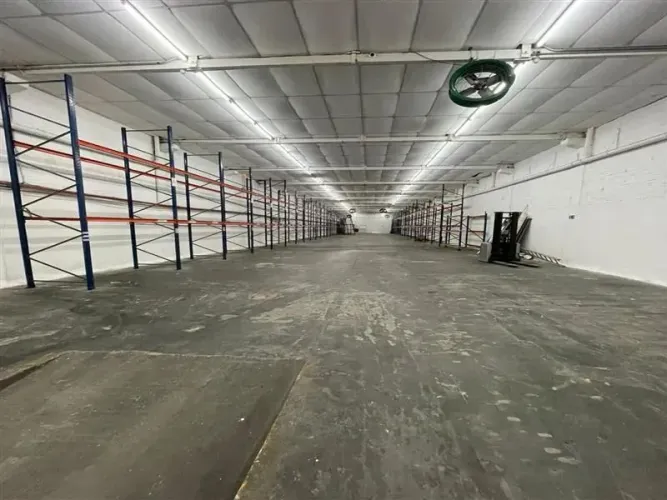 Galpão Comercial de 900 m² em Avenida de Fácil Acesso na Mooca.