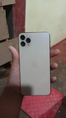 Vendo um iPhone 11 por max