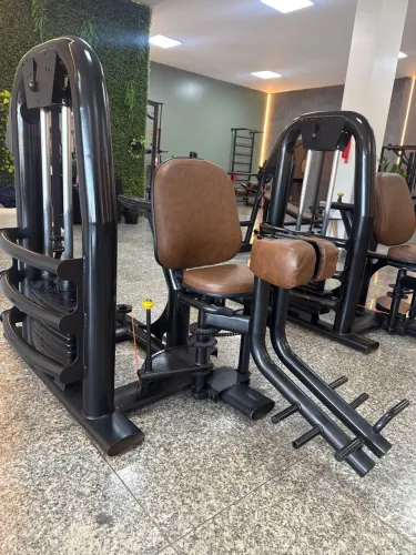 Cadeira adutora - aparelho de musculação