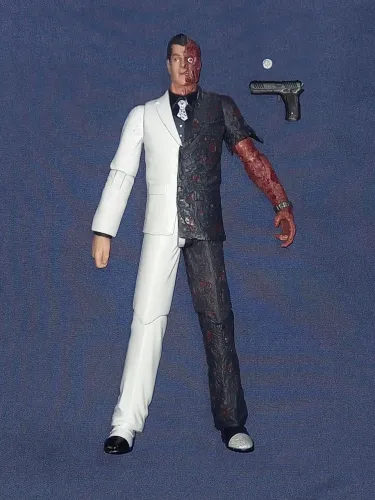 Boneco Two-Face Duas-Caras Batman Arkham City
