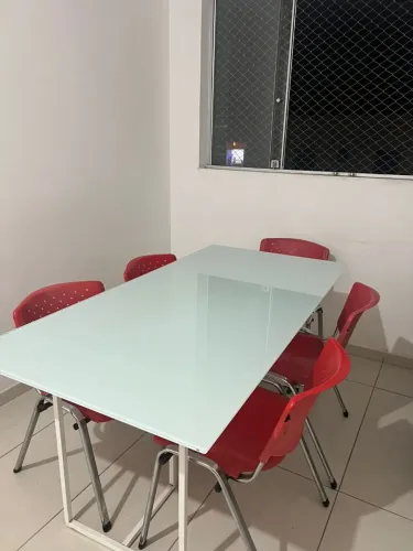 Mesa de Jantar Etna com Tampo de Vidro + 5 Cadeiras - Excelente Estado