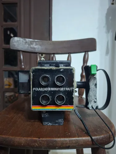 Câmera Vintage Polaroid Miniportrait - Relíquia para Decoração Retrô