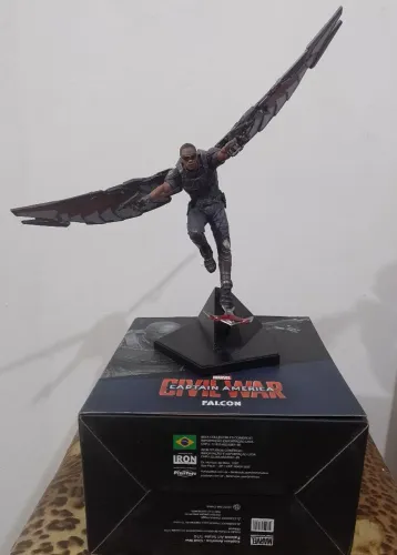 Estátua Falcão (Falcon) - Capitão América: Guerra Civil - Escala 1/10 Iron Studios