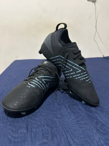 Chuteira umbro adamant club
