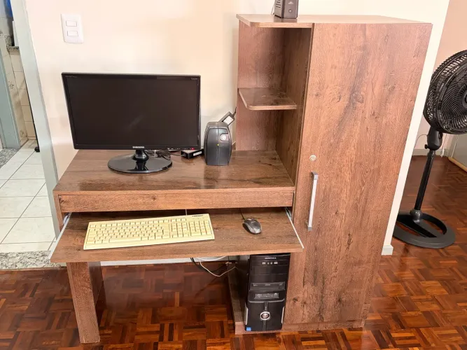 Vende-se móvel de computador