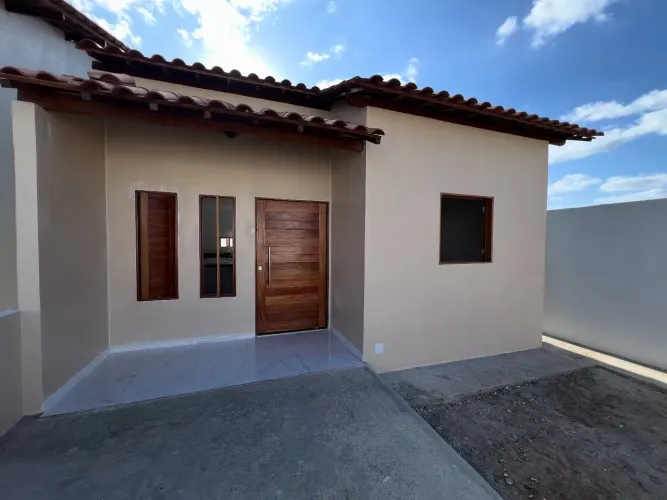 CASA COM FINO ACABAMENTO