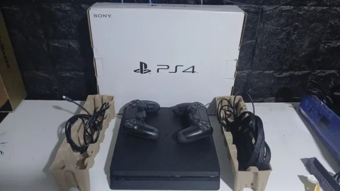 Playstation 4 completo na caixa