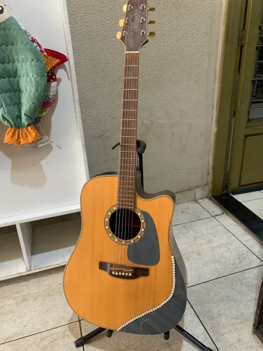 Violão takamine