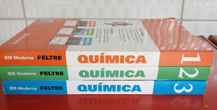 Kit livro de Química. 