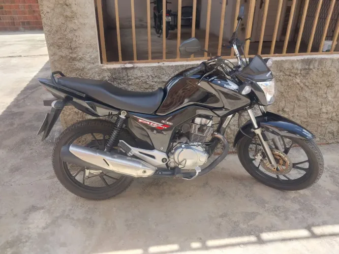 Vendo uma Moto honda FAN 2014/2014 ESD cor preta flex,roda de liga leve,bateria nova .