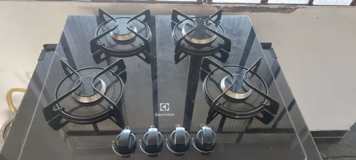 Cooktop Electrolux 4 bocas semi novo.