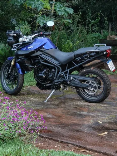 Vendo ou troco tyger 800