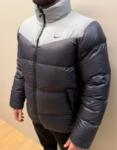 jaqueta nike puffer chumbo e cinza claro