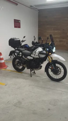 Vendo. Royal enfield himalayan 450 Kamet White versão topo de linha pneus sem câmara.