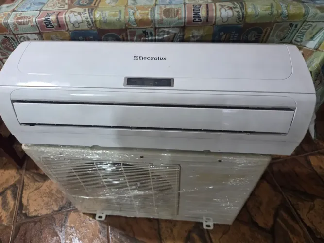 Ar condicionado 220v 12.000 btus Classe A gelando e com gás