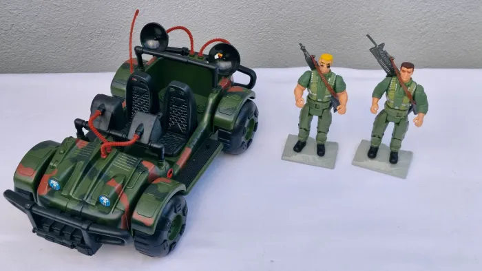 Veículo militar da linha The Corps! da marca Lanard