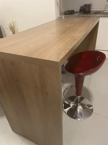 Bancada 100% mdf, tam. 1,40m comprimento x 0,60cm largura (brinde 2 banquetas)