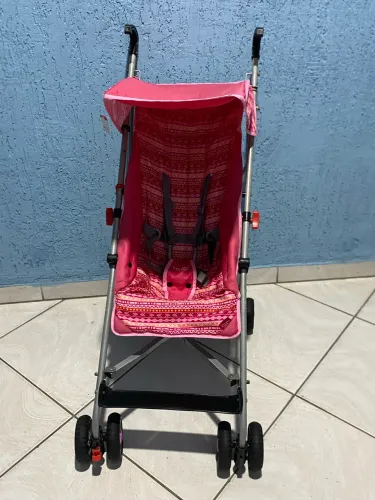 Carrinho de passeio tipo guarda chuva usado bom estado