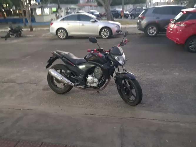 Vendo cb 300r ve descrição