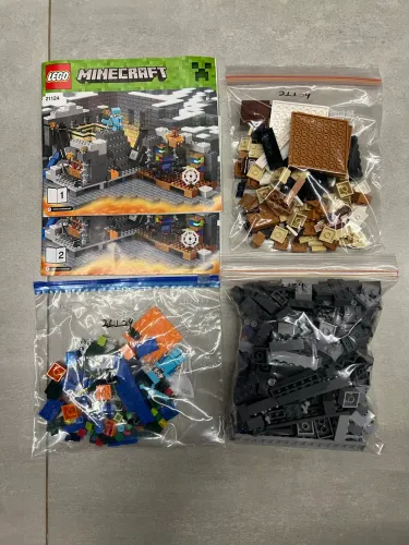 LEGO Minecraft 21124 - O Portal do End (Com Manual + Figuras Completas)