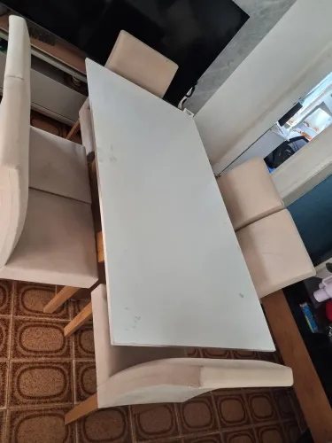 Mesa com 6 cadeira