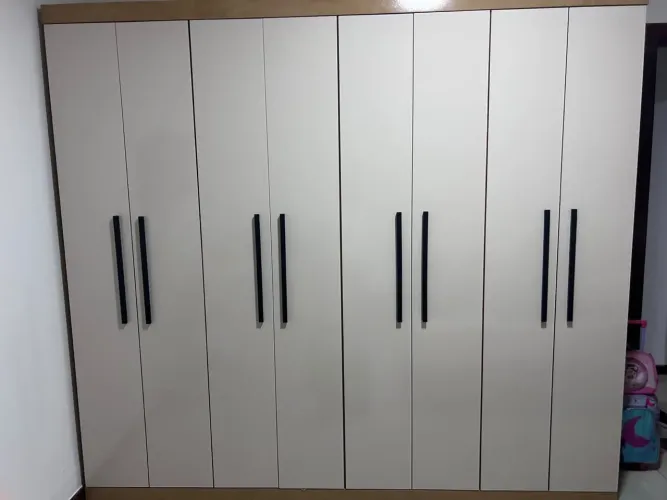 VENDO ARMÁRIO DE QUARTO - 8 portas