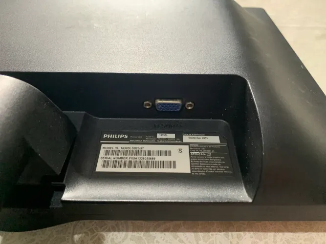 Vende-se monitor usado, qualidade boa, 60 hz, possui somente o cabo de energia