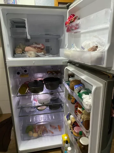 Geladeira Brastemp na cor cinza