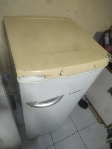 Geladeira funcionando gelando Valor 650 reais