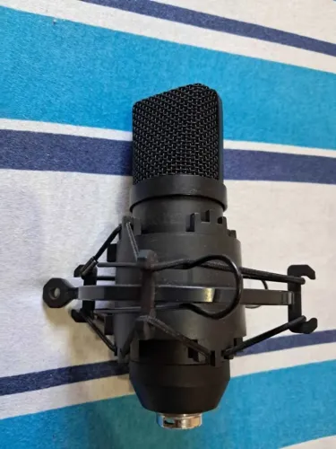 Microfone Condensador Vokal para Estúdio de Gravação
