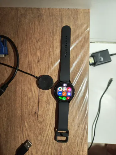 Galaxy watch 4 44mm - preto. Completo na caixa com películas de vidro. Muito bem cuidado!