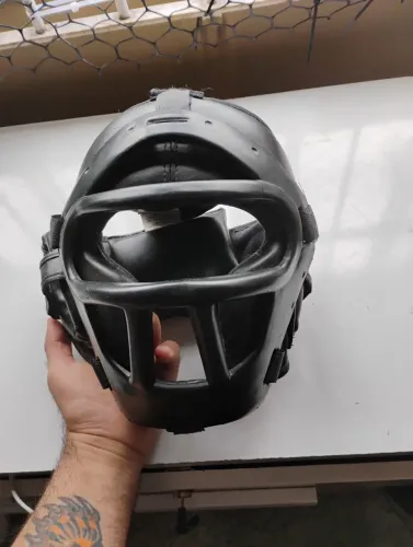 Protetor / Capacete de Cabeça para lutas diversas (Muay Thai, Boxe, Kickboxing etc). 