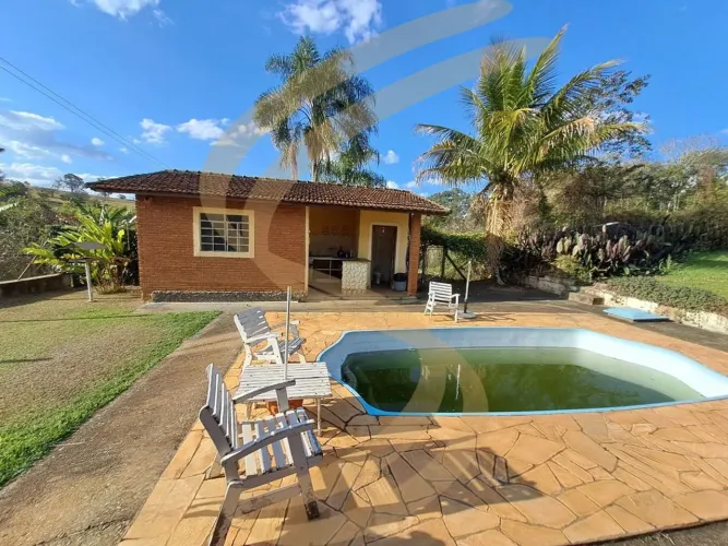 Sítio à venda em São José do Rio Pardo com piscina e natureza