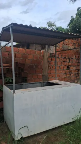 Vende -se uma barraca de venda de churrasco
