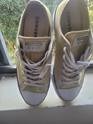 All star original dourado usado 2 vezez numeração 38 .