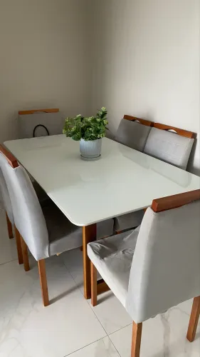 Mesa com 6 cadeiras